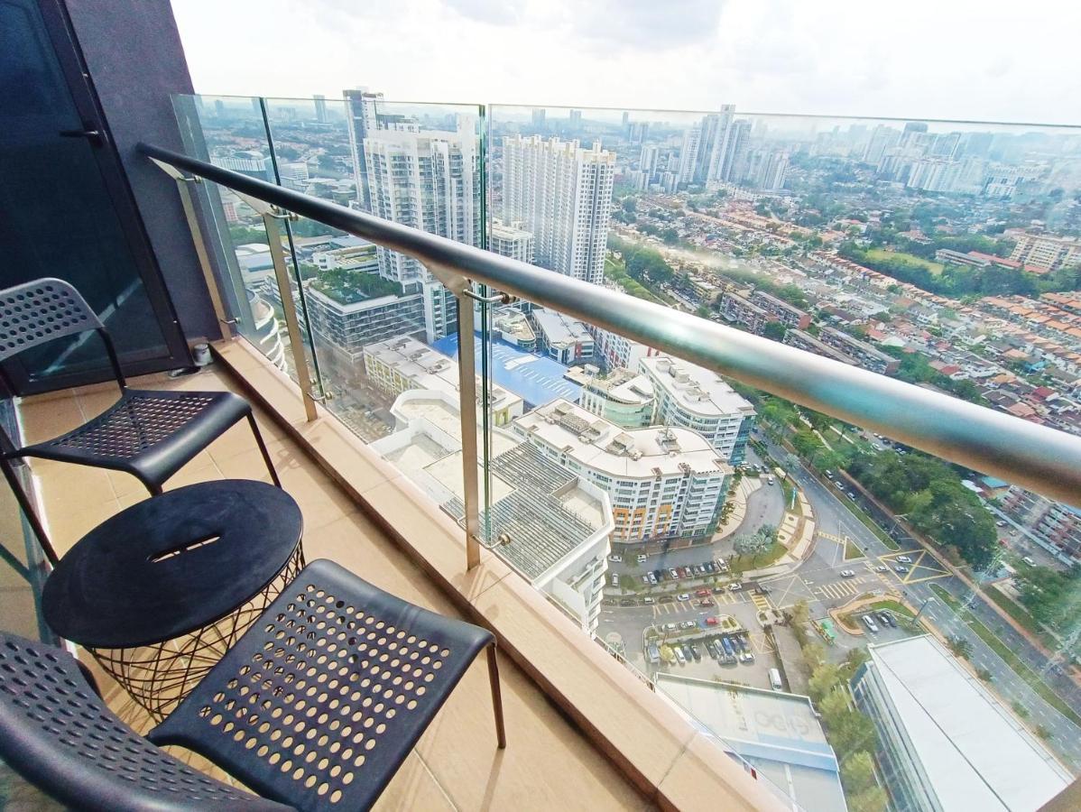 Netflix # Sky Suite Near Jaya One By Salaam Suites, 2 Pax Petaling Dzsaja Kültér fotó